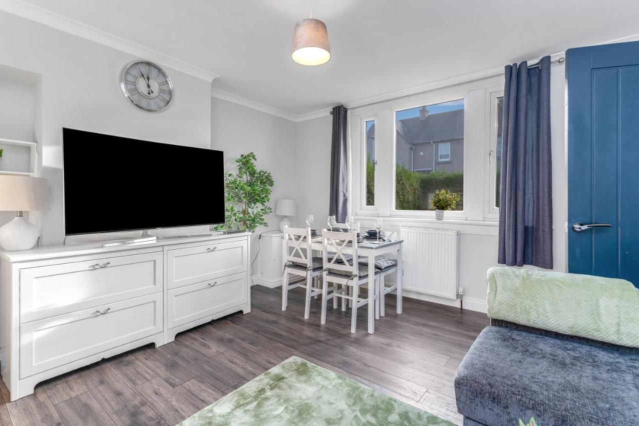 Modern & Spacious 2 Bedroom House - Free Parking - Front & Back Garden - Private Main Door Entrance Edimburgo Exterior foto