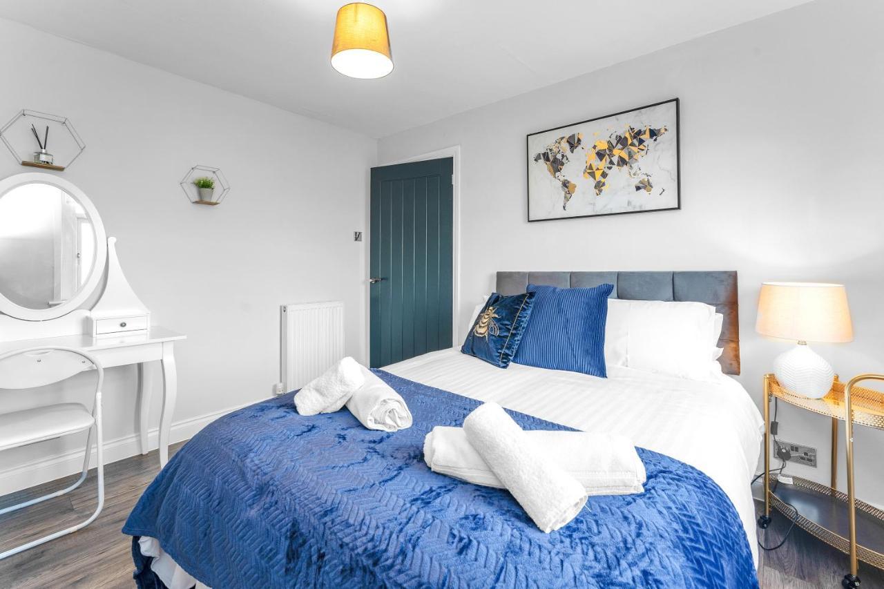 Modern & Spacious 2 Bedroom House - Free Parking - Front & Back Garden - Private Main Door Entrance Edimburgo Exterior foto