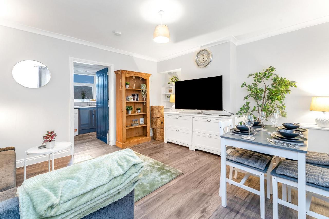 Modern & Spacious 2 Bedroom House - Free Parking - Front & Back Garden - Private Main Door Entrance Edimburgo Exterior foto