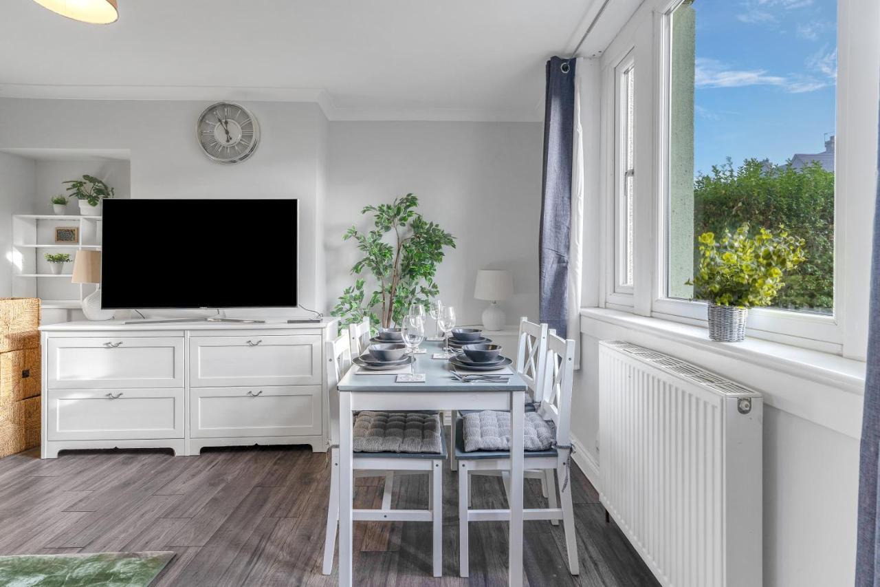 Modern & Spacious 2 Bedroom House - Free Parking - Front & Back Garden - Private Main Door Entrance Edimburgo Exterior foto