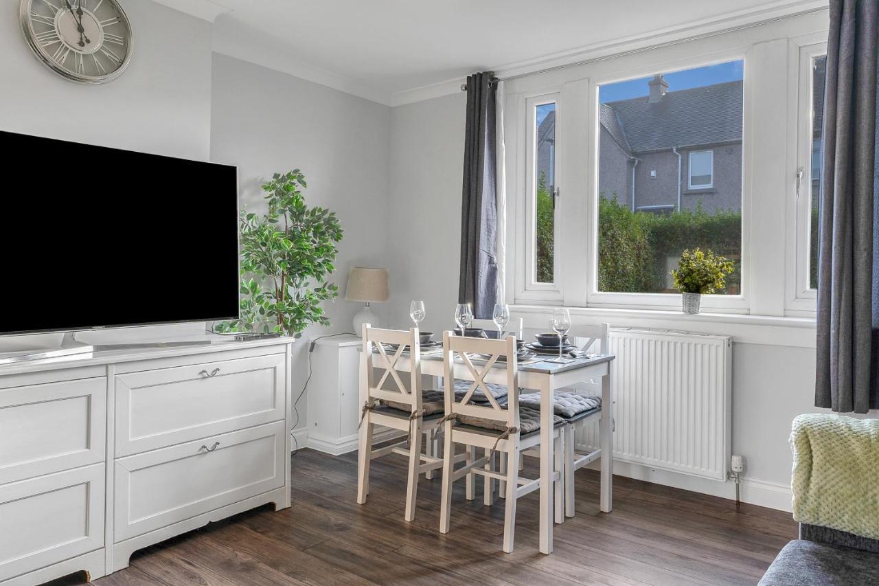 Modern & Spacious 2 Bedroom House - Free Parking - Front & Back Garden - Private Main Door Entrance Edimburgo Exterior foto